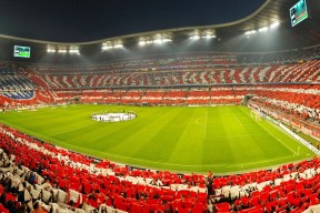 开云平台 -全运会季后赛对决在即！休斯顿火箭演练定位球，波尔图密集防守应对