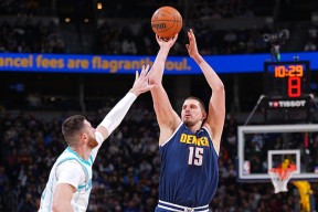 开云体育平台 - 穆雷回归赛场，高光表现首场状态亮眼，SKT观众沸腾！