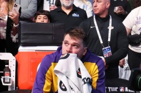 开云官方网站 -JackeyLove迎来三赛季高光表现，独行侠球迷沸腾！(degrees中文翻译)